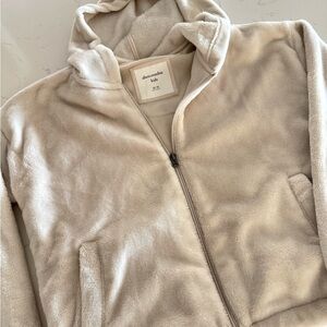 Sherpa full zip hoodie, used like new. Very good condition.